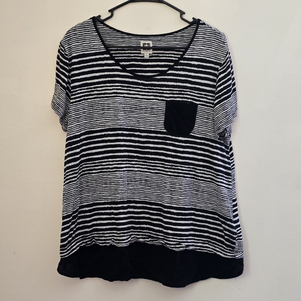Anne Klein Women's Large Black and White Striped Short Sleeve Top